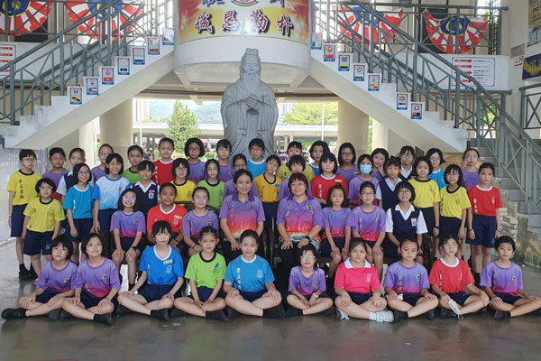 女幼童军