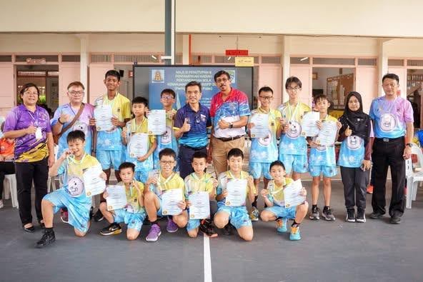 2025年槟岛区学联篮球赛中，勇夺男女双冠，展现了崇正学子的卓越风采